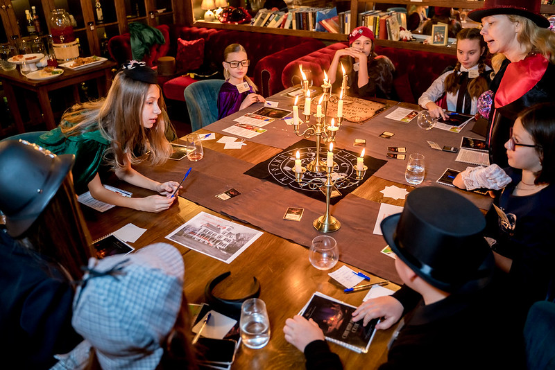 Как отметить 8 Марта в школе: праздничное украшение класса в Sofia