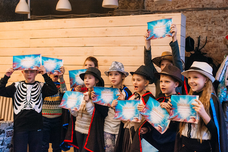 Как отметить Новый год классом — идеи для младших школьников в Sofia