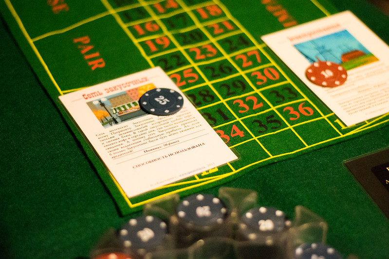 Ведущий развлекает гостей на корпоративе в Sofia