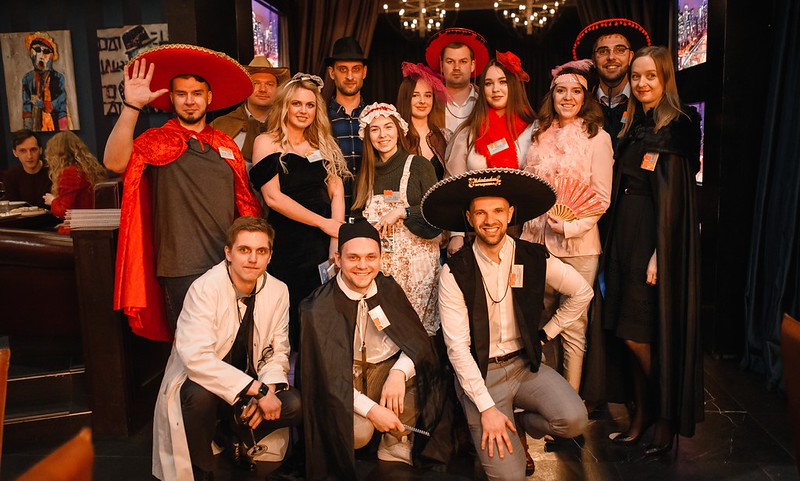 Корпоратив на Новый год в Sofia — празднично украшенный банкетный зал