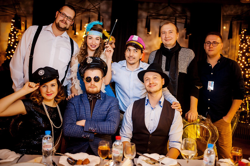 Команда компании празднует Новый год в ресторане Sofia